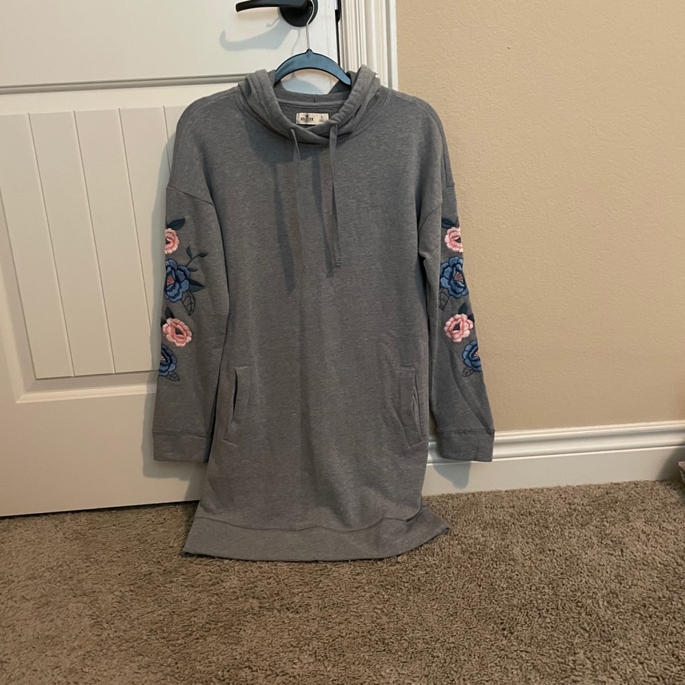 Hollister tunic with floral embroidered sleeves